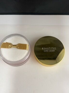 New Beautiful Perfumed Body Powder Estée Lauder 1 oz sealed
New without the box